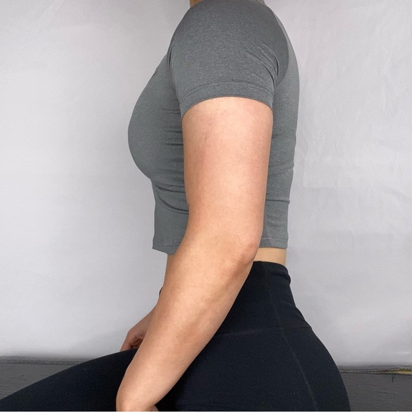 NIKE Pro Crop Top - Picture 2 of 2